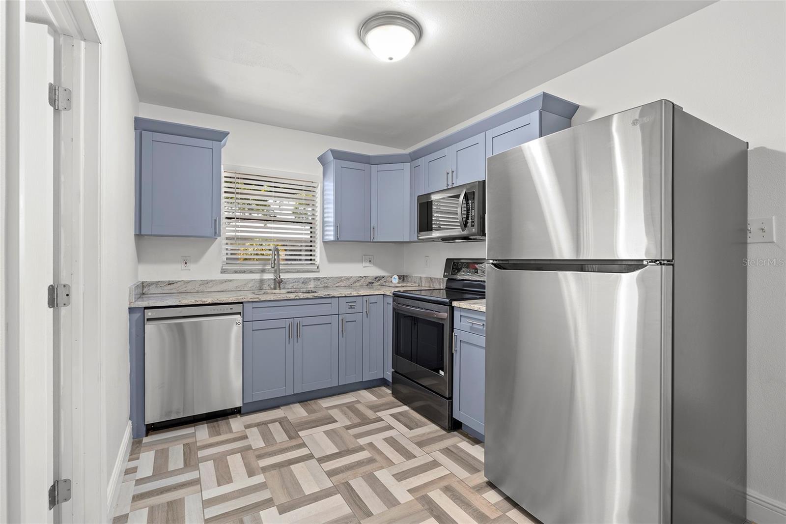 2539 W Union St Property Photo 14