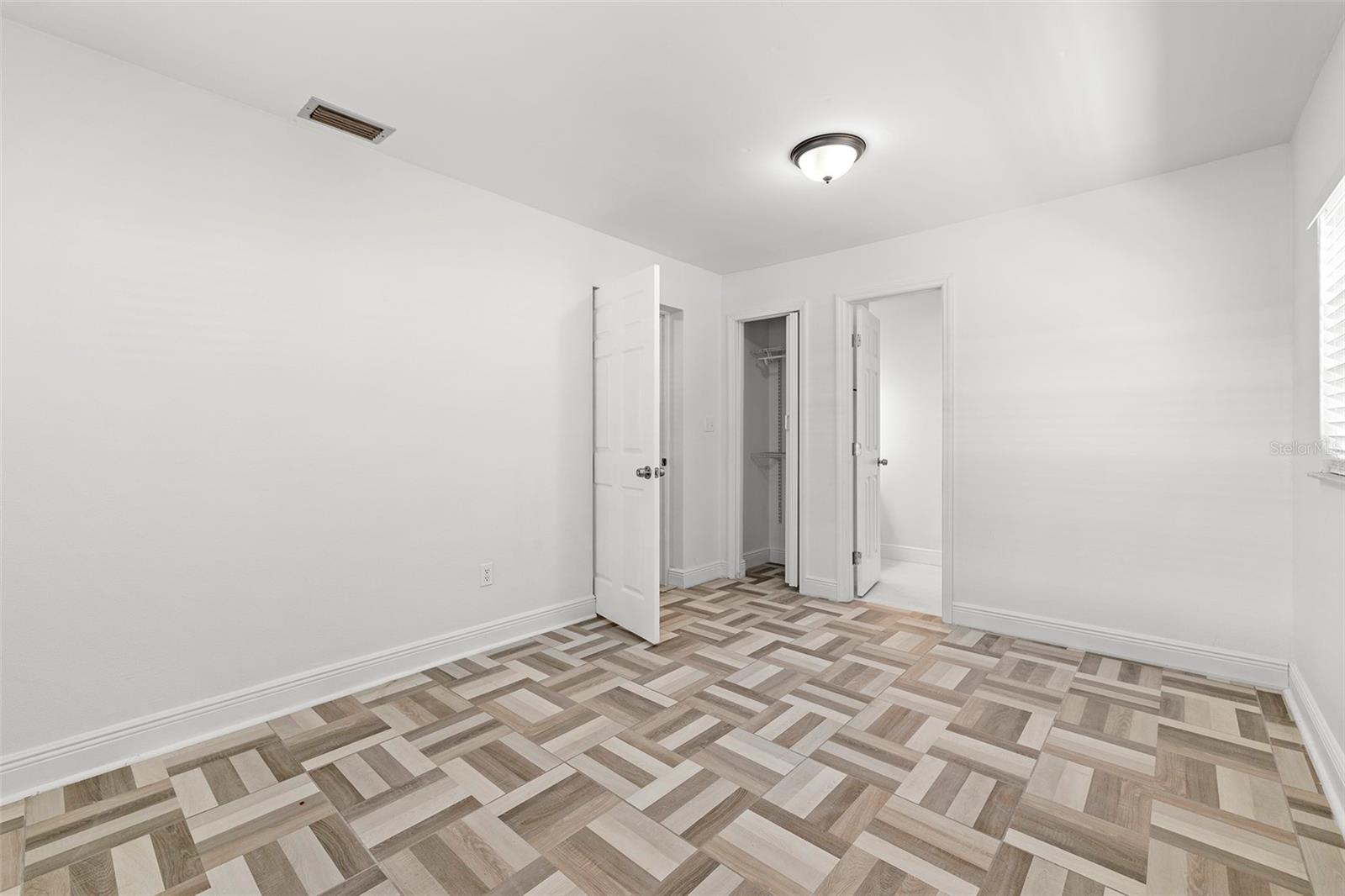 2539 W Union St Property Photo 16