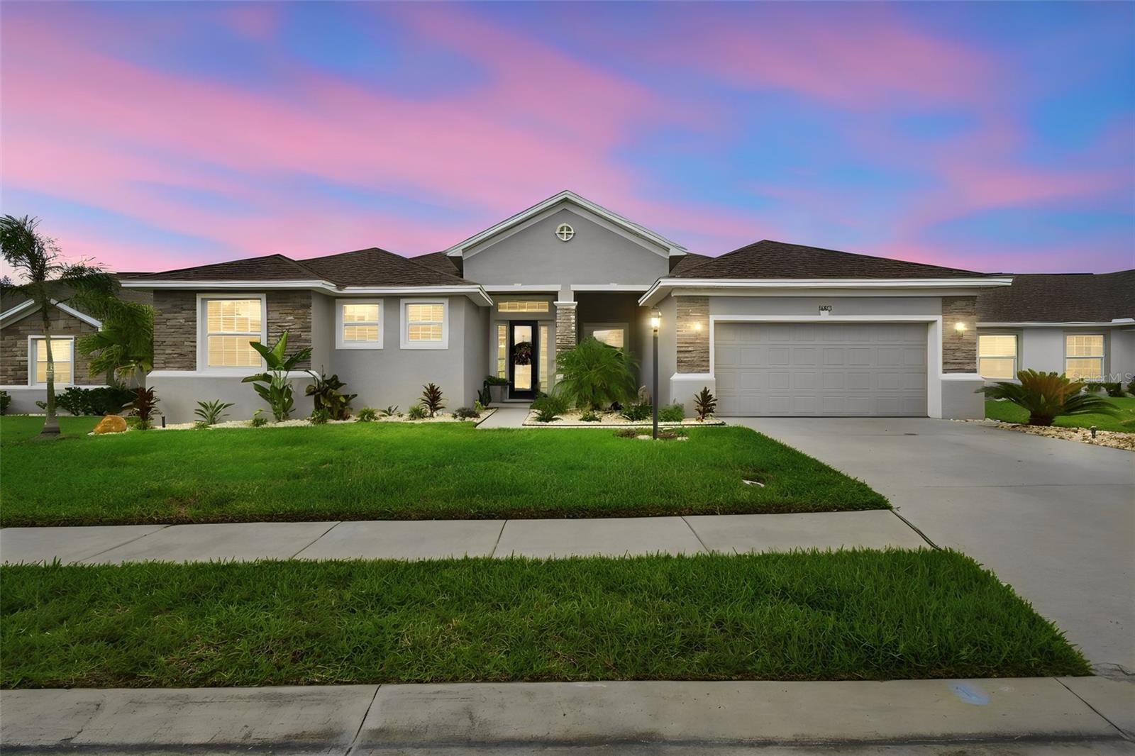 1072 Woodland Oaks Dr Property Photo 1