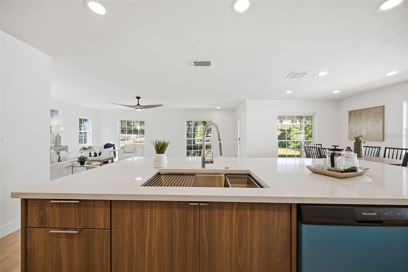 615 E Davis Blvd Property Photo 11