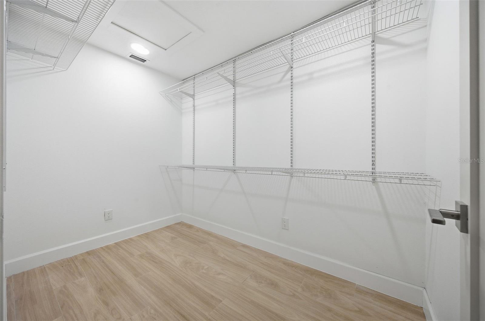 615 E Davis Blvd Property Photo 24