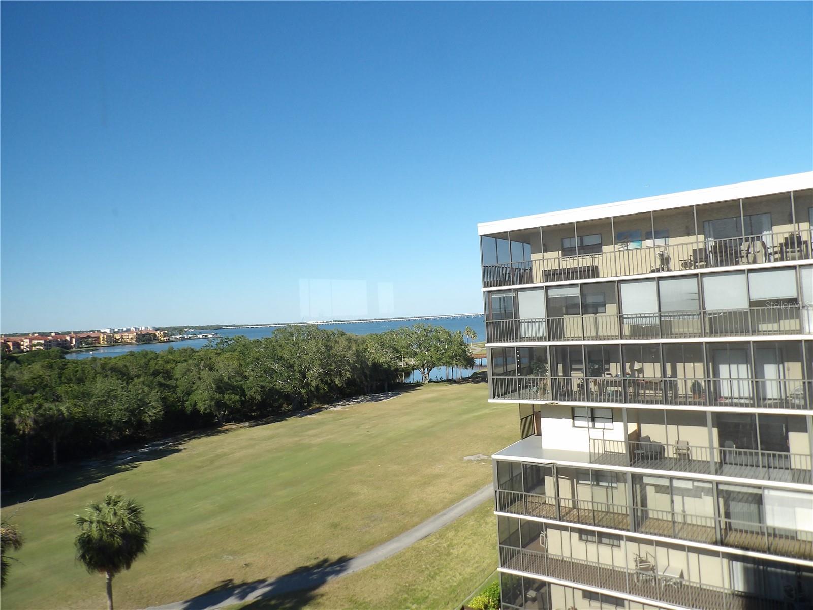 3300 COVE CAY DR #6G