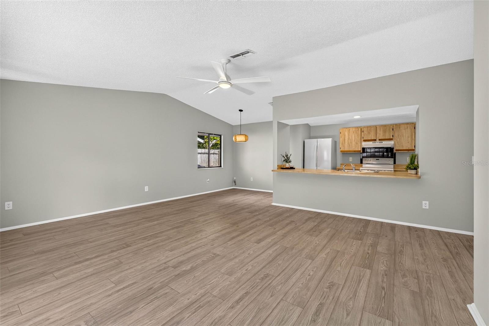 651 Timber Bay Cir E Property Photo 9