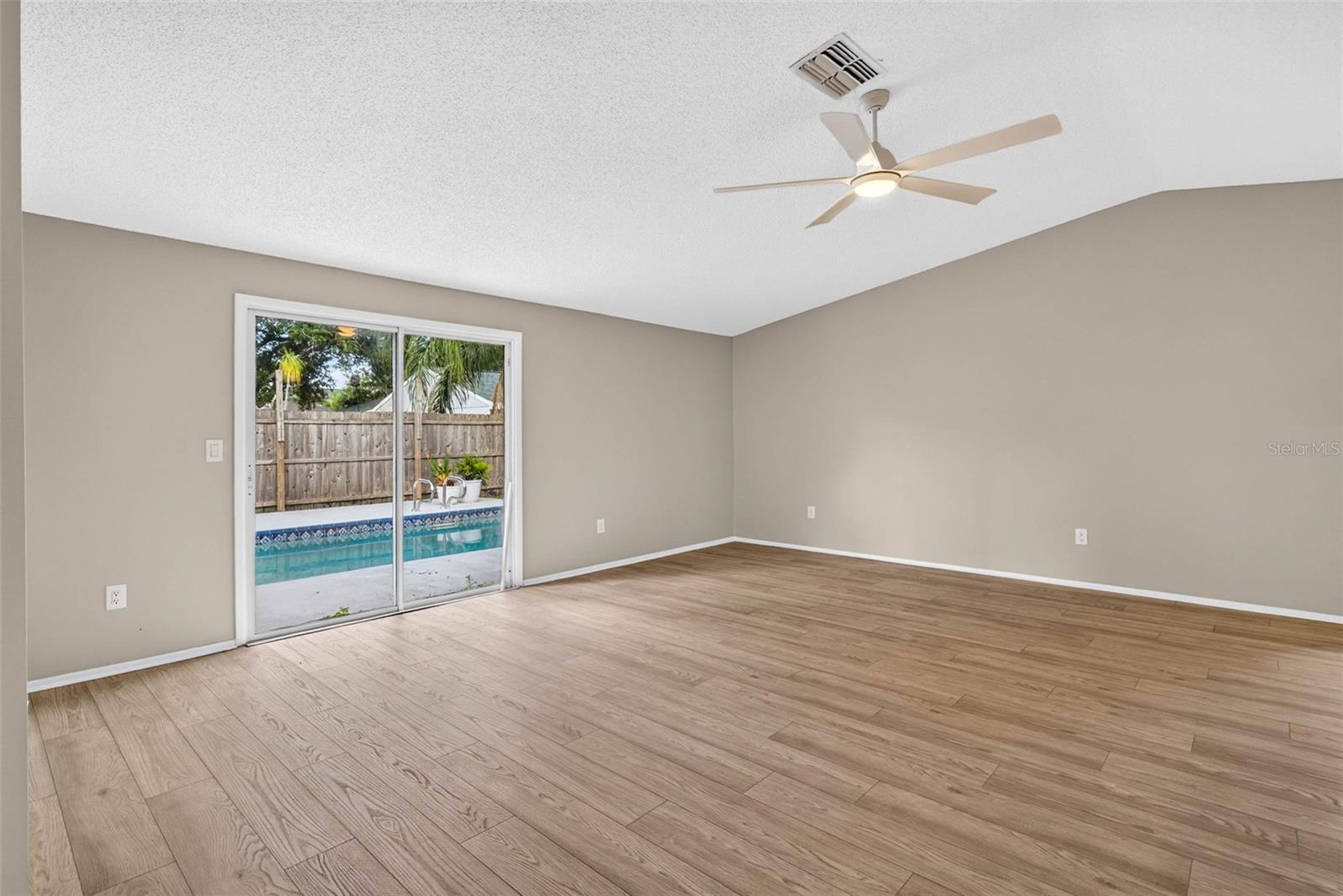651 Timber Bay Cir E Property Photo 11
