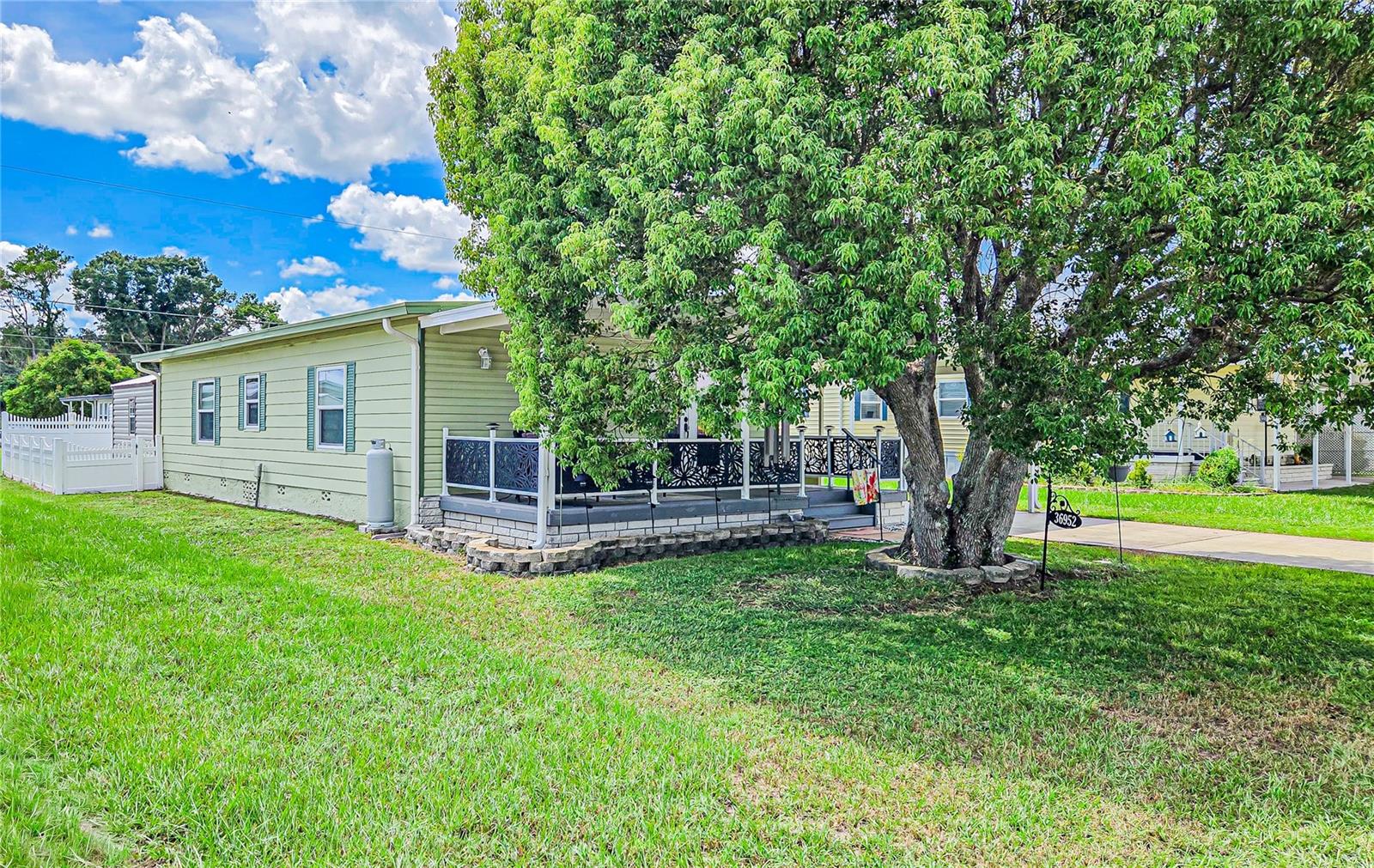 36952 Grace Ave Property Photo 4