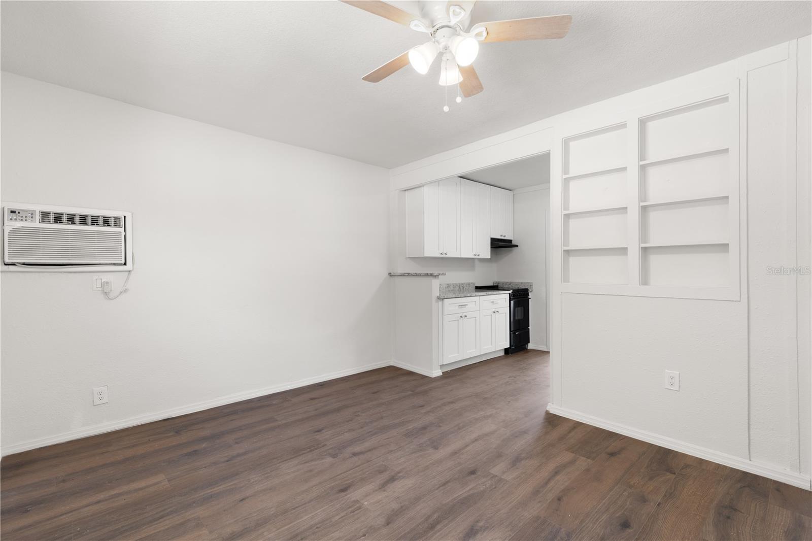 9845 60th St Property Photo 5