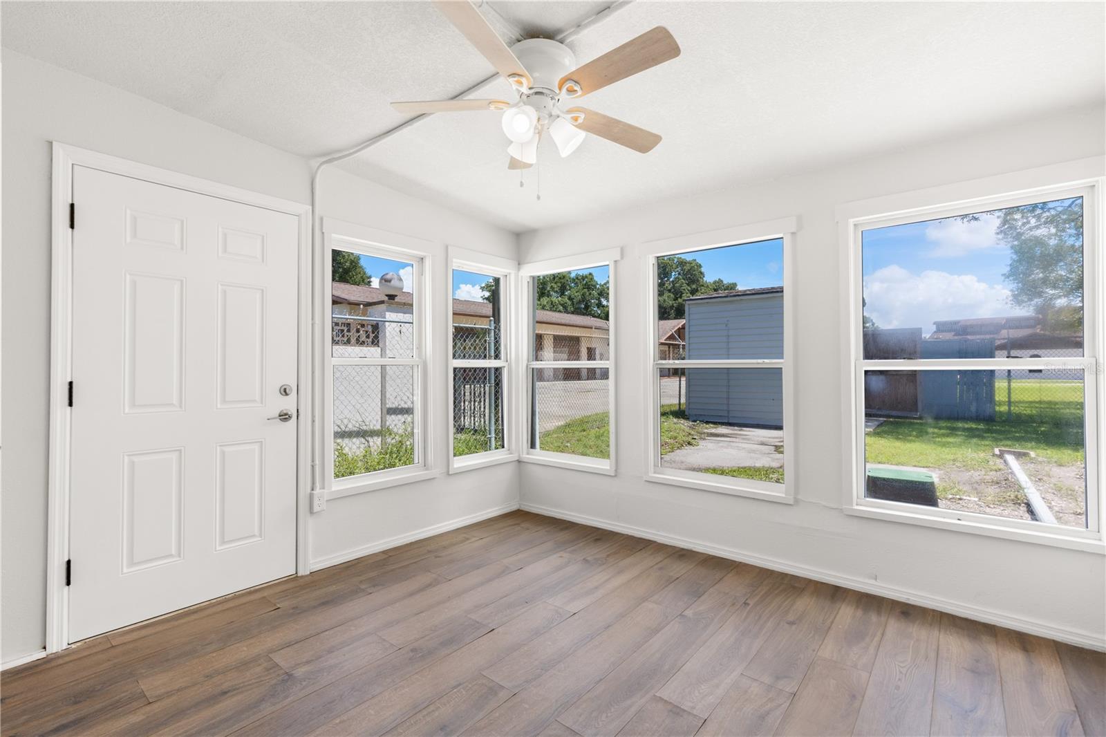 9845 60th St Property Photo 10