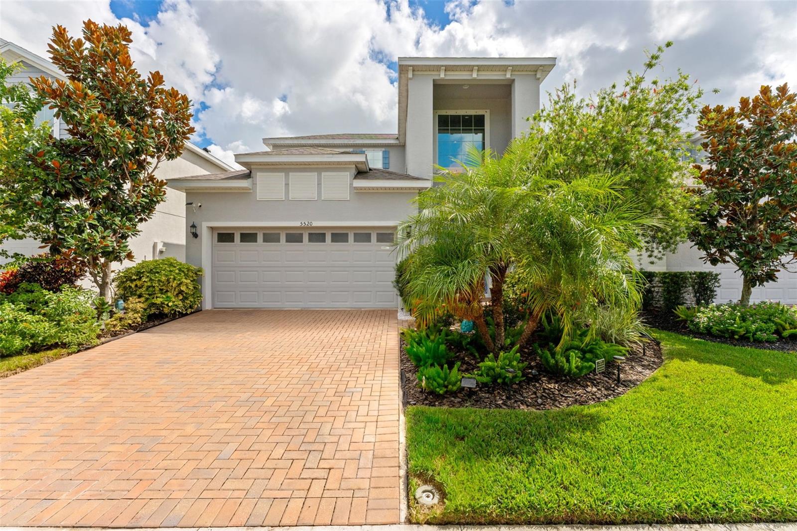 5520 SILVER SUN DR Property Photo 1