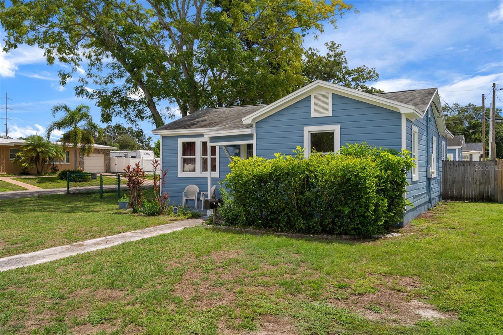 5300 39 Ave N Property Photo 3
