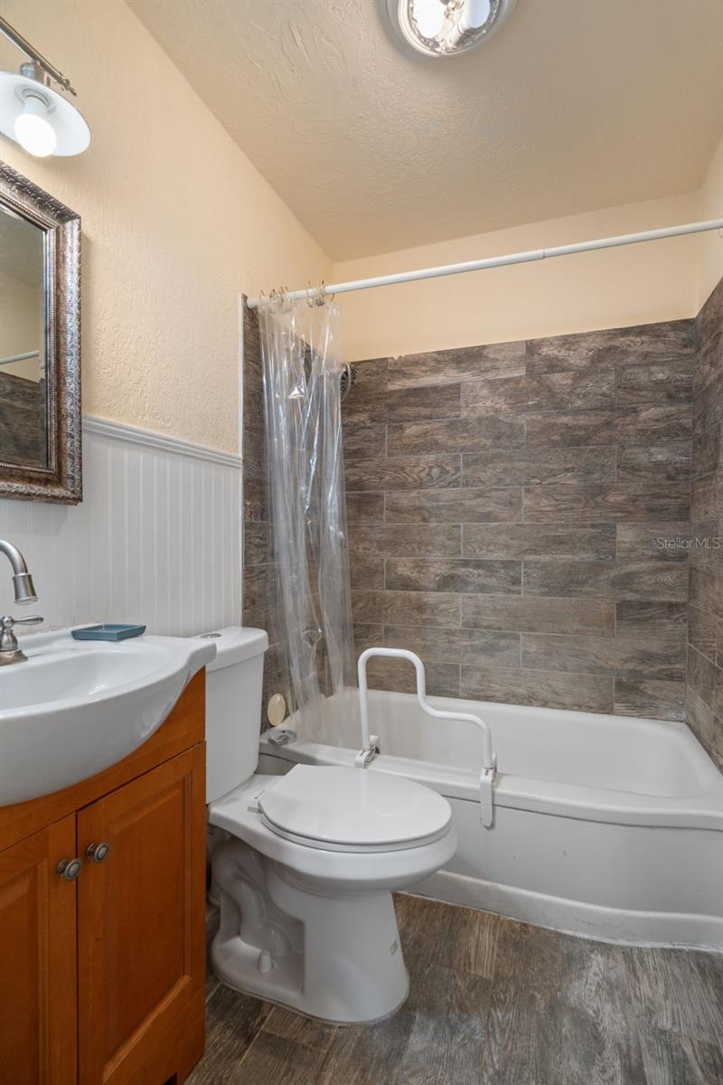 5300 39 Ave N Property Photo 16