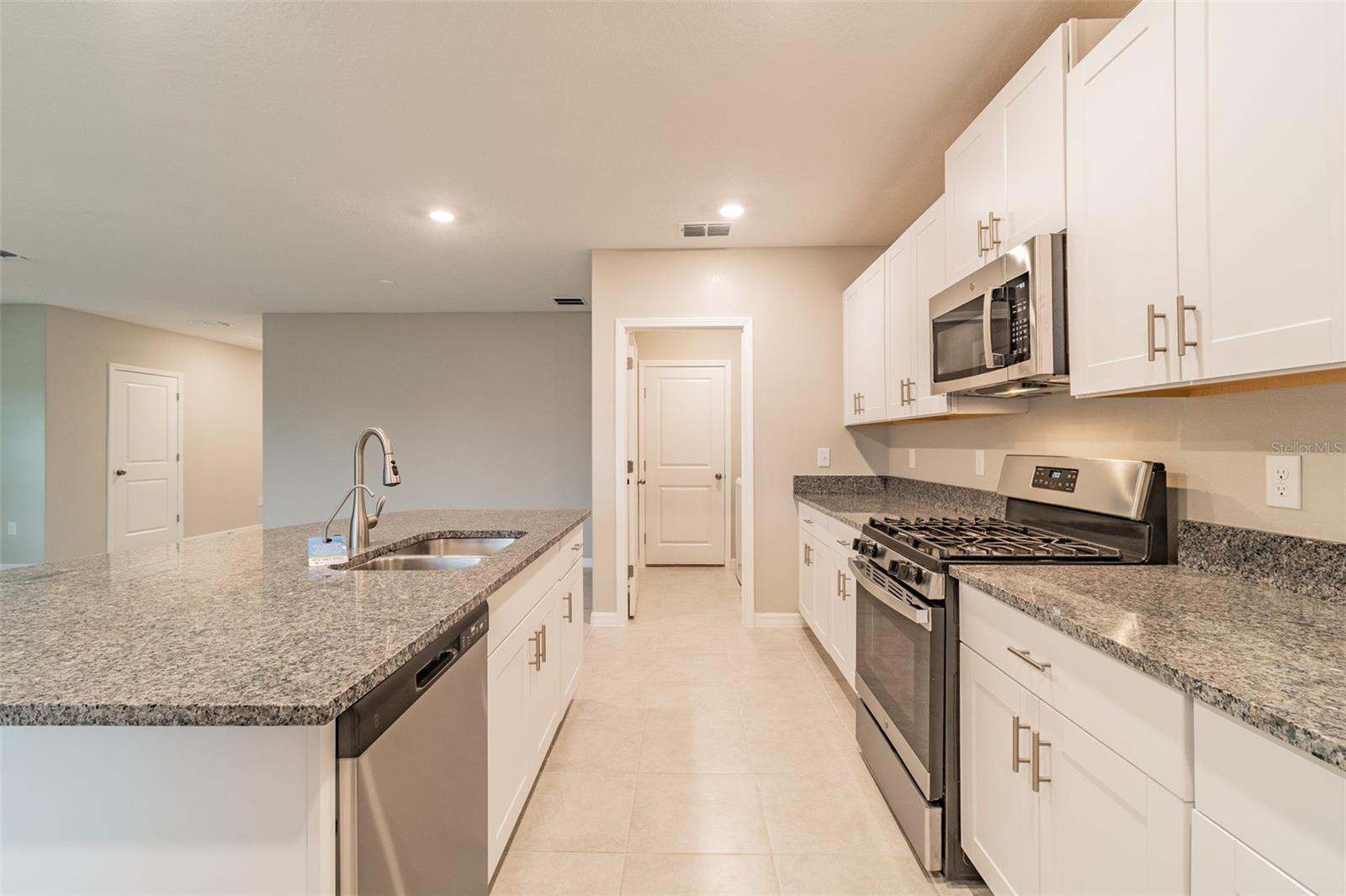 5064 White Chicory Dr Property Photo 8