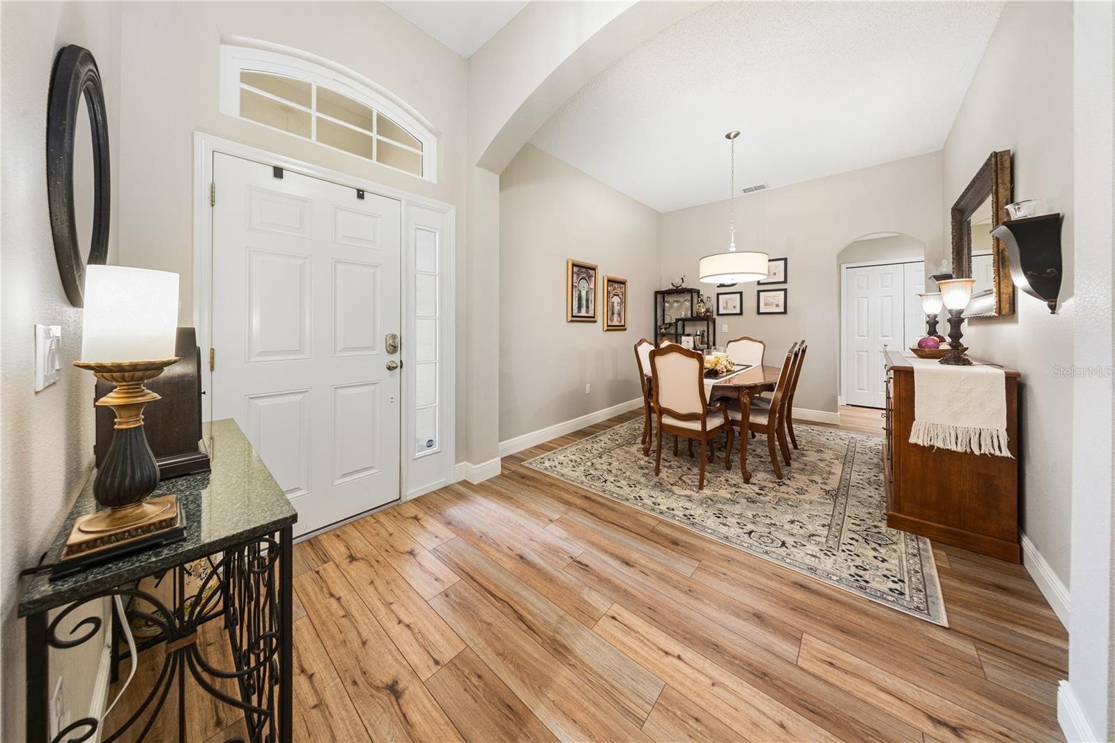 2530 Arrowpointe Dr Property Photo 2