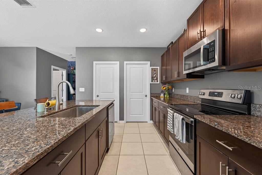 2148 Shining Azul Way Property Photo 7