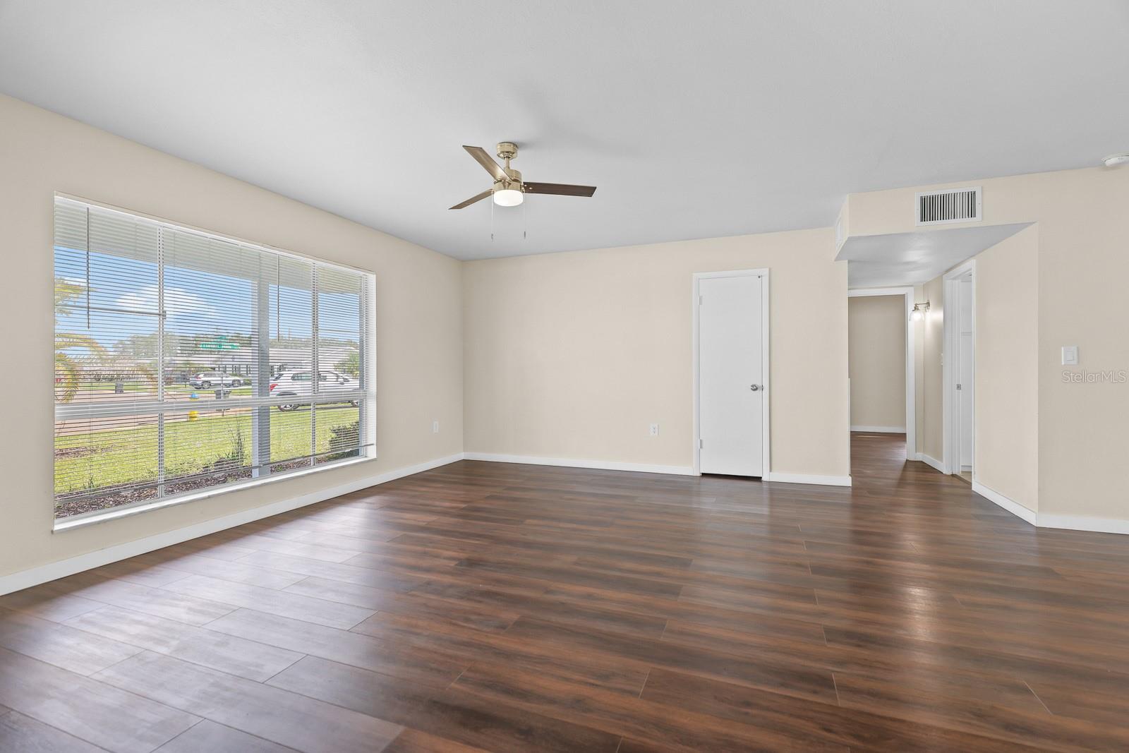 702 Desert Hills Way Property Photo 2
