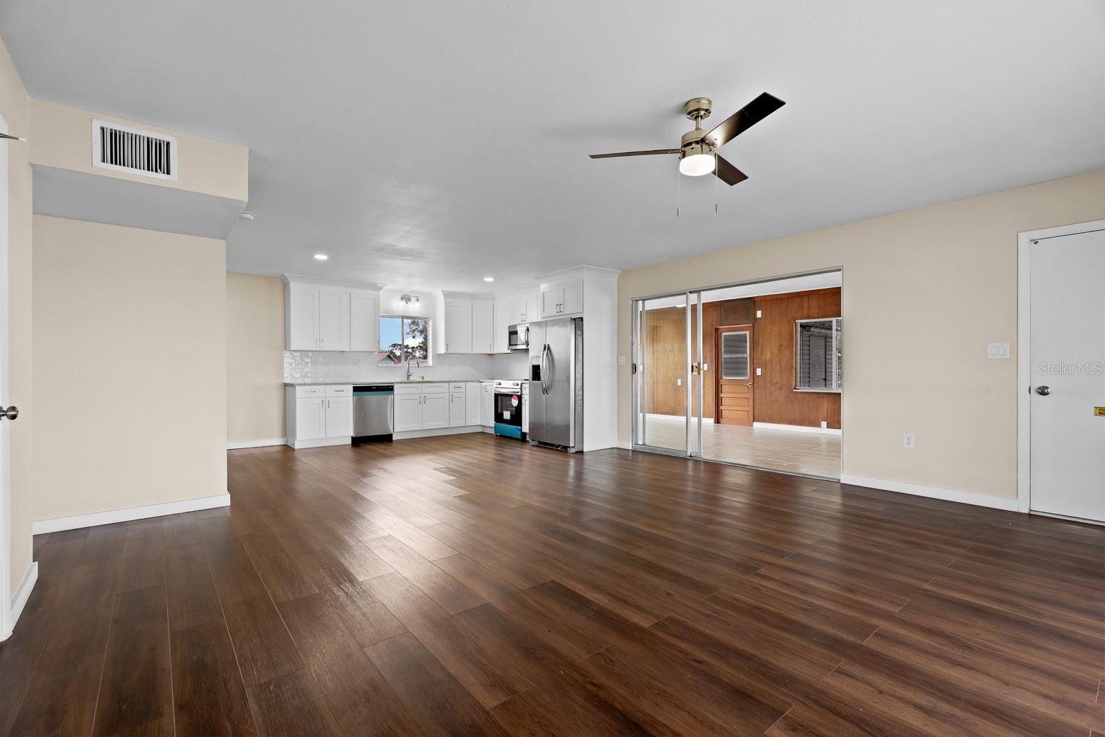 702 Desert Hills Way Property Photo 5