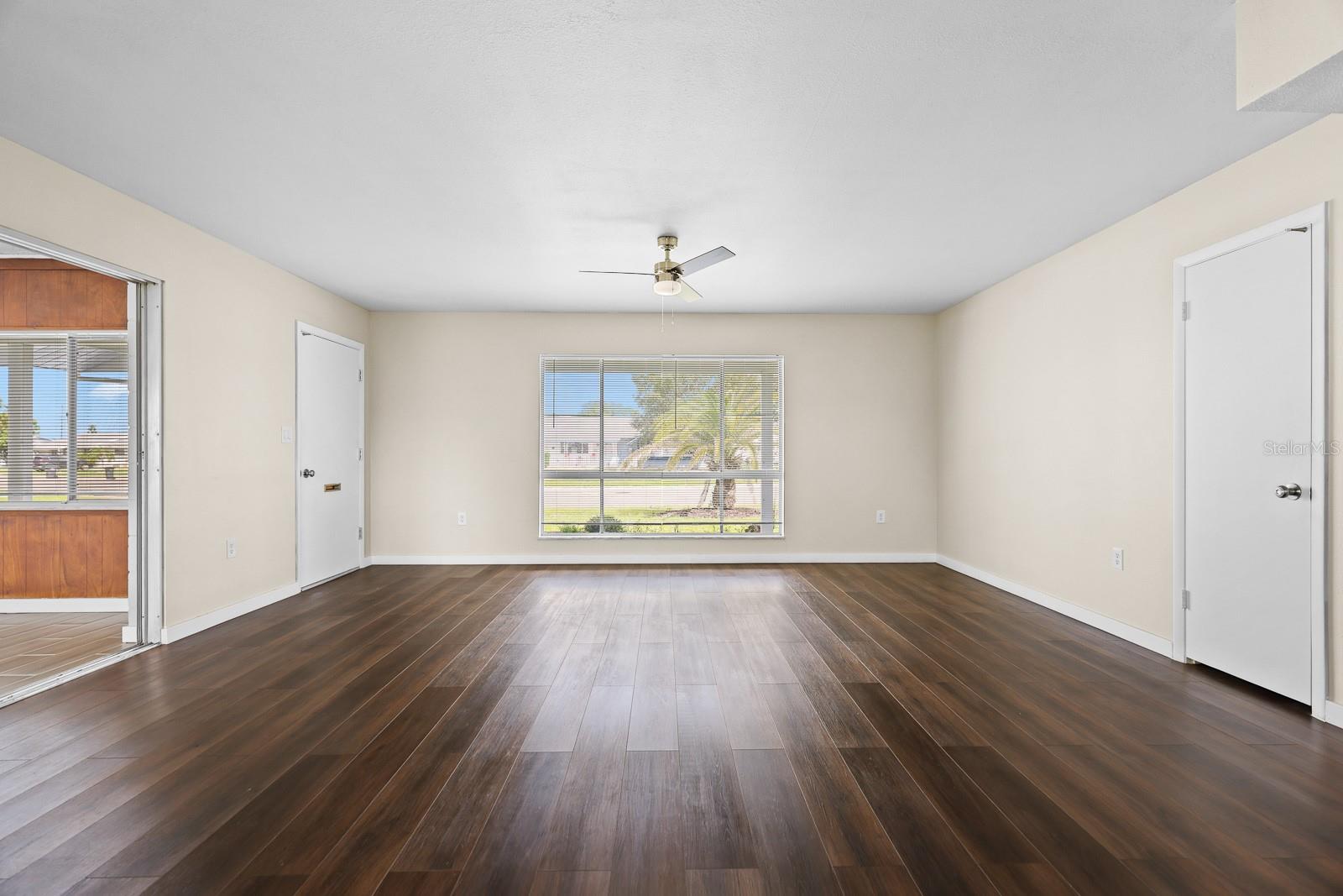 702 Desert Hills Way Property Photo 6