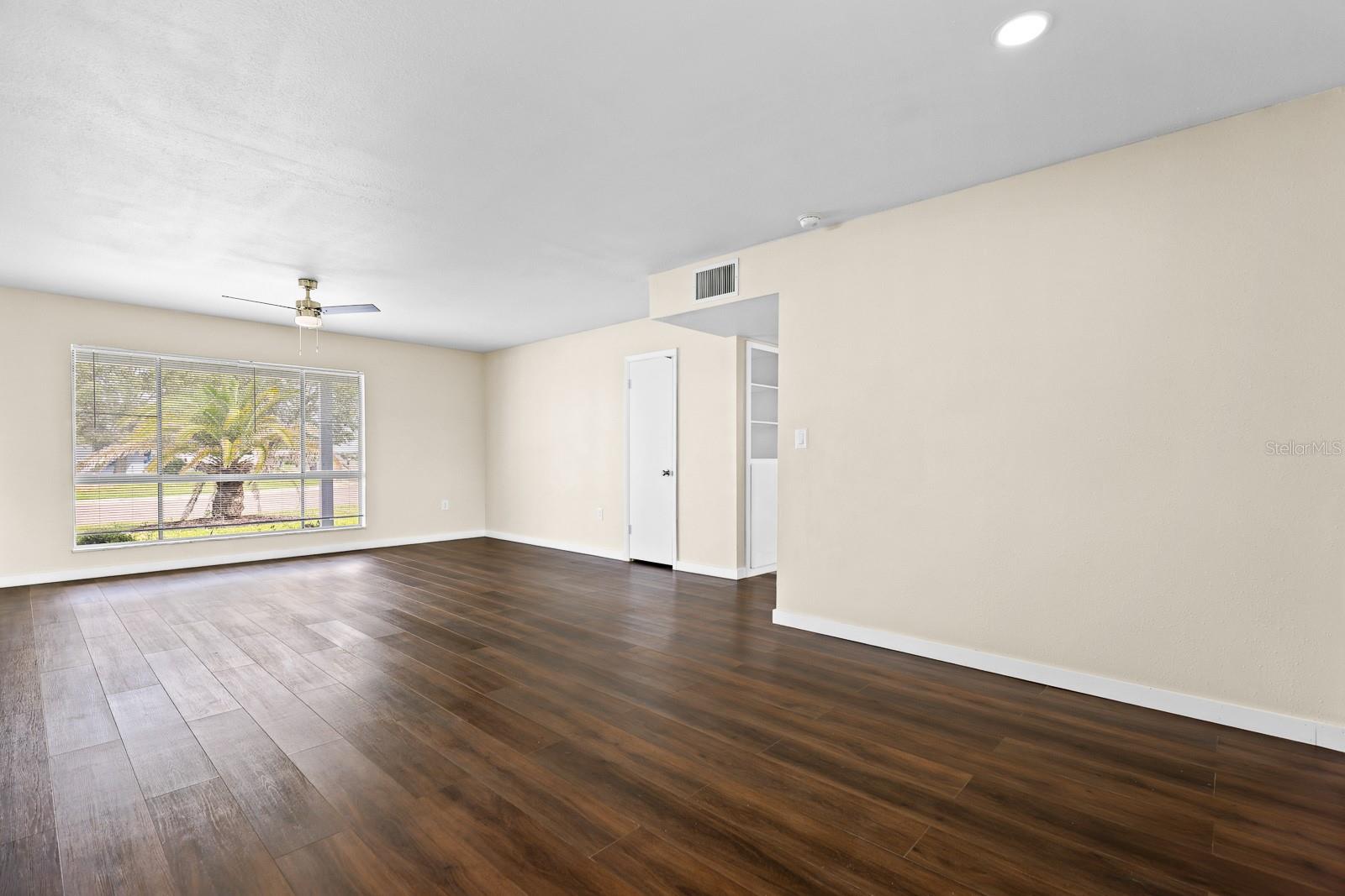 702 Desert Hills Way Property Photo 9