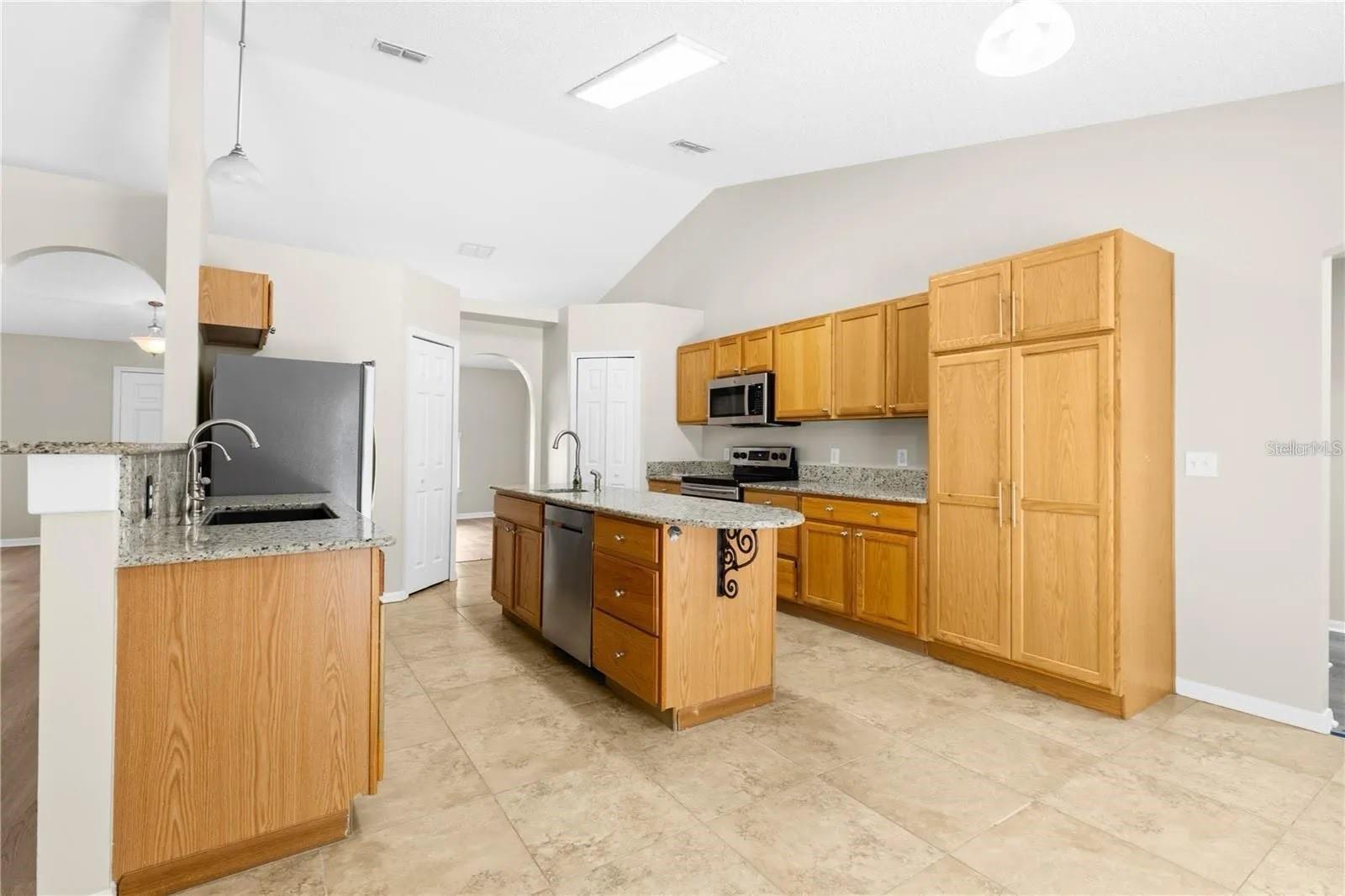 352 Clearfield Ave Property Photo 14