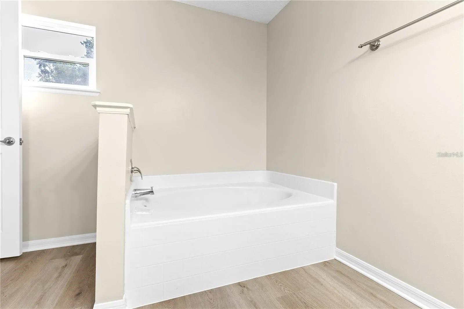 352 Clearfield Ave Property Photo 25
