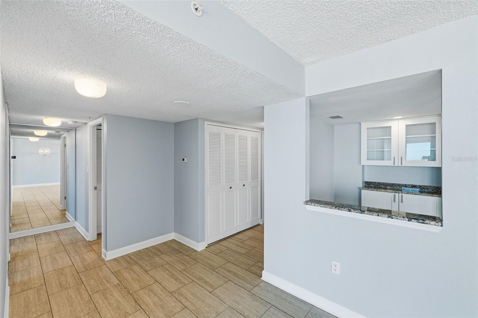 400 Island Way #805 Property Photo 14