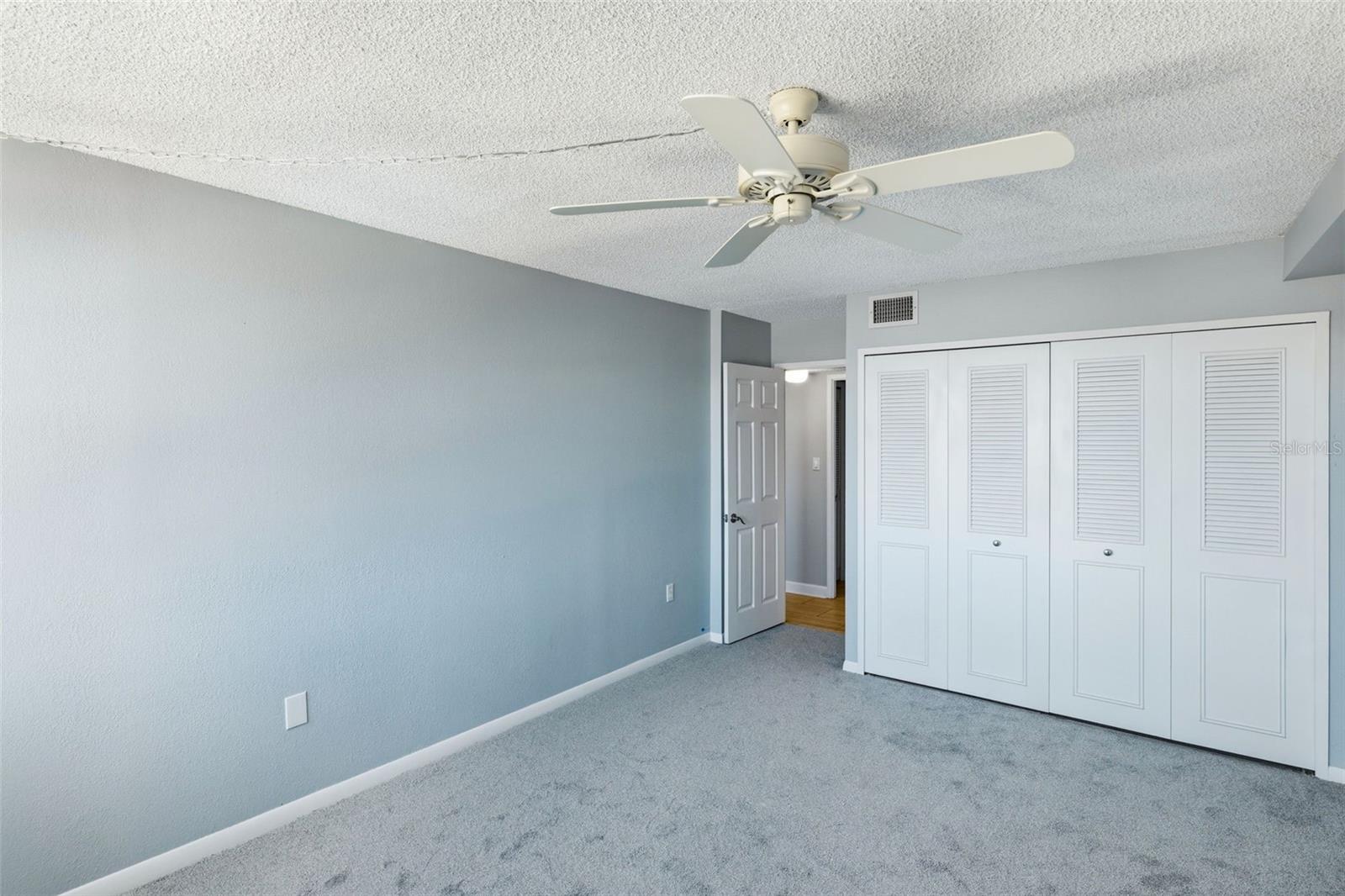 400 Island Way #805 Property Photo 16