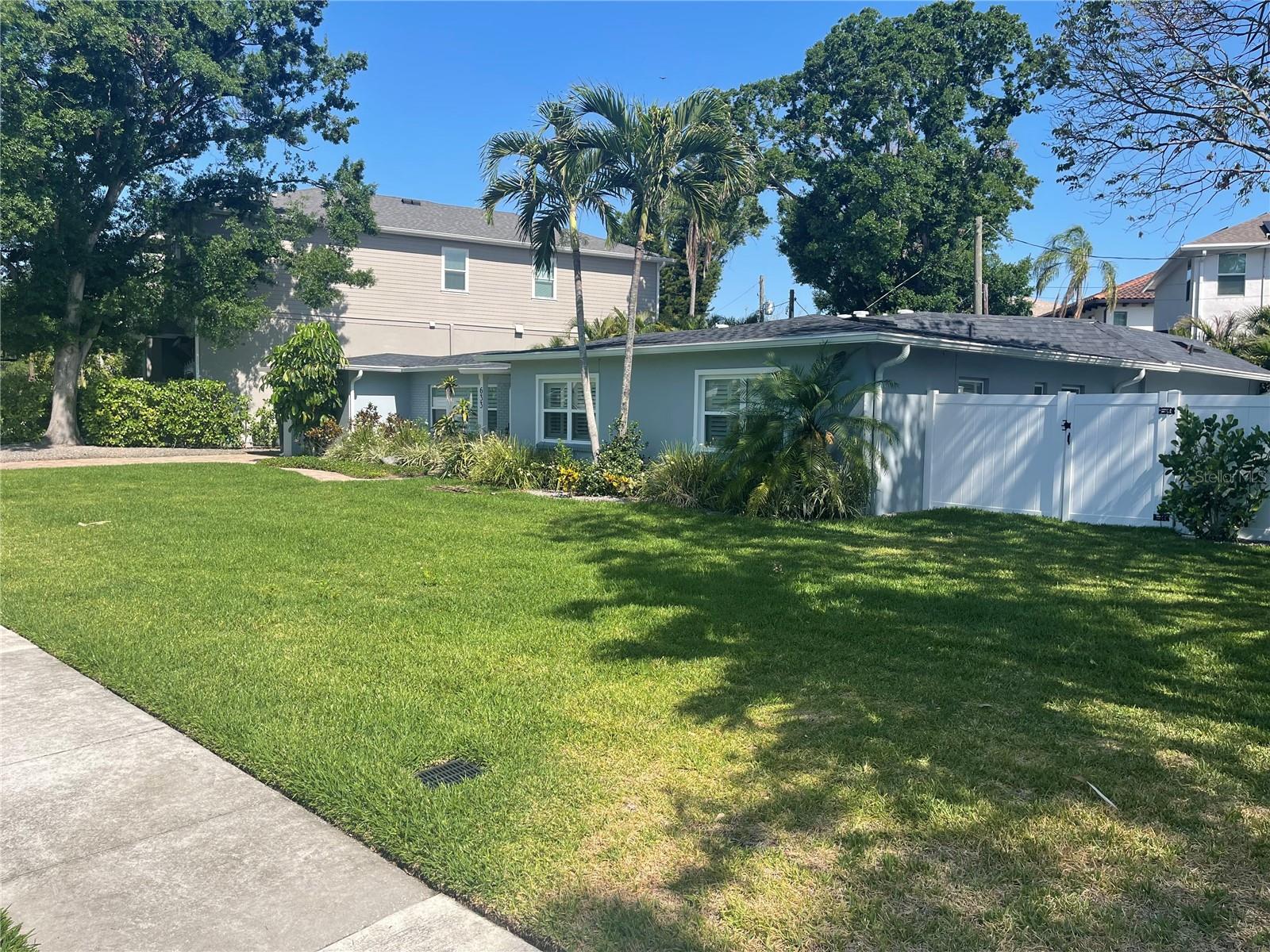 633 Bosphorous Ave Property Photo 2