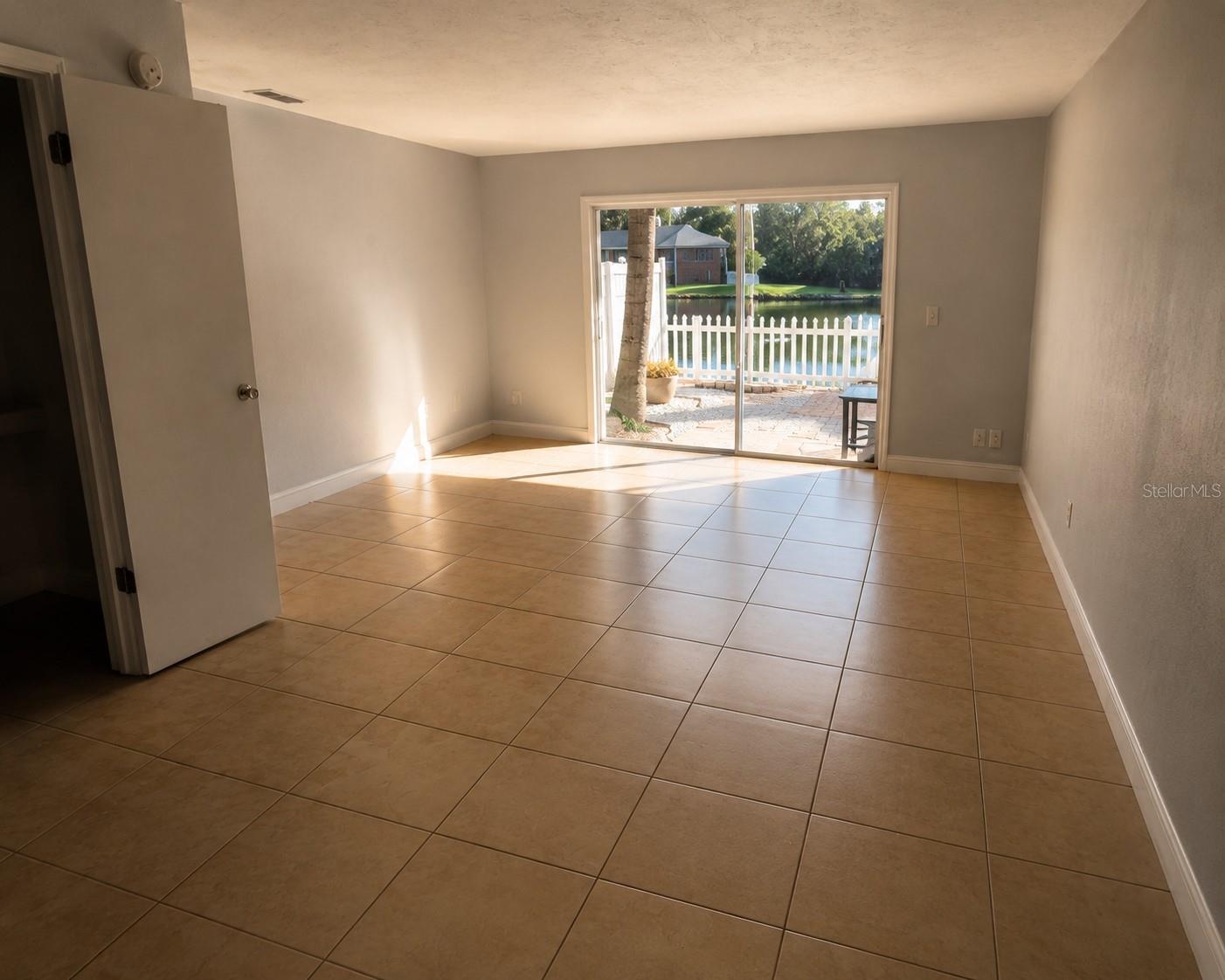 13816 Orange Sunset Dr Property Photo 3