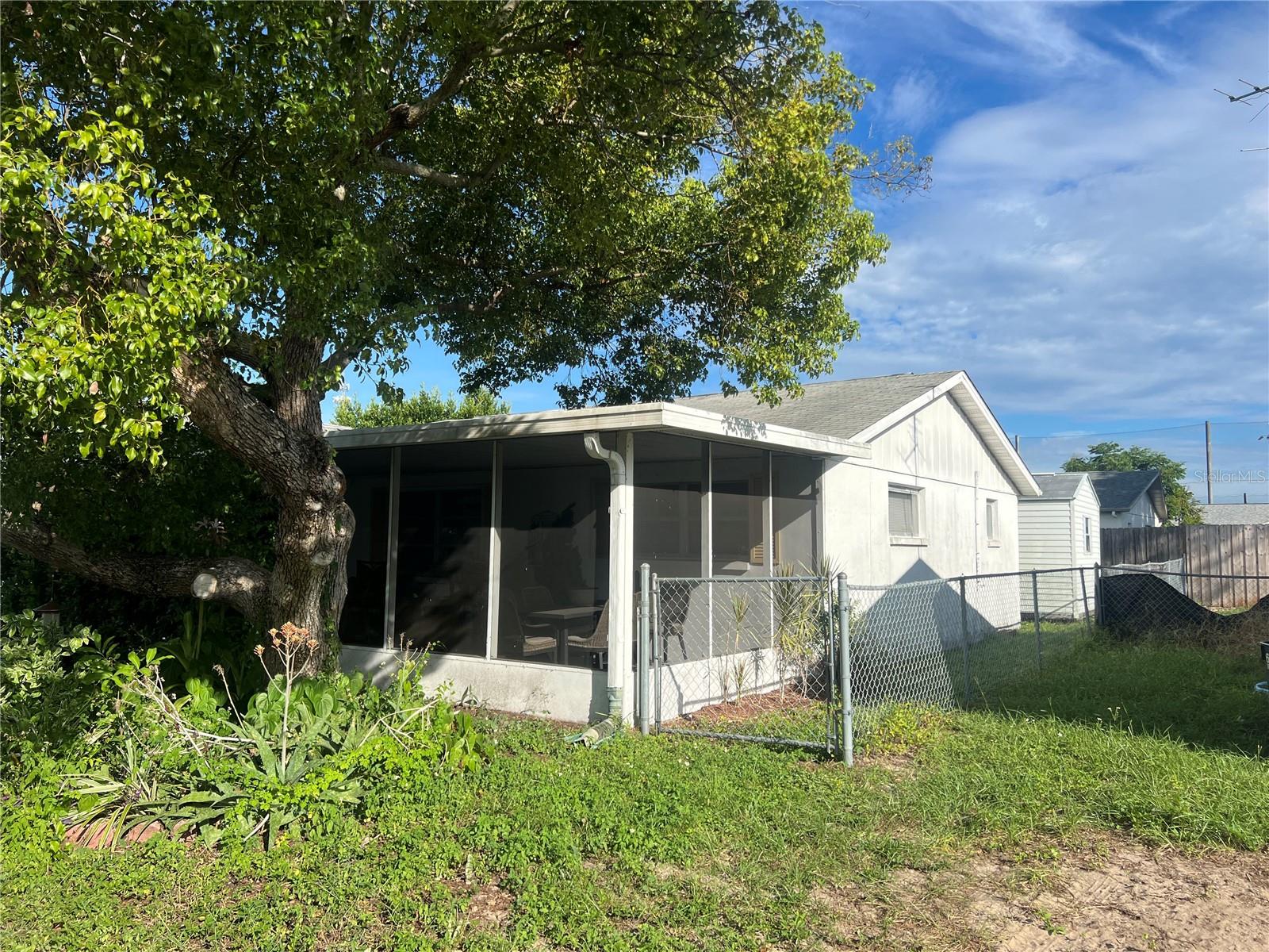 6211 Moray Ave Property Photo 4