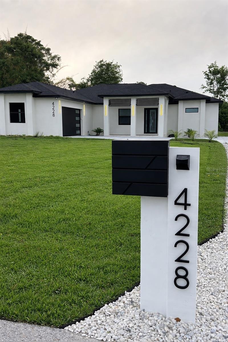 4228 Foxwood Blvd Property Photo 3