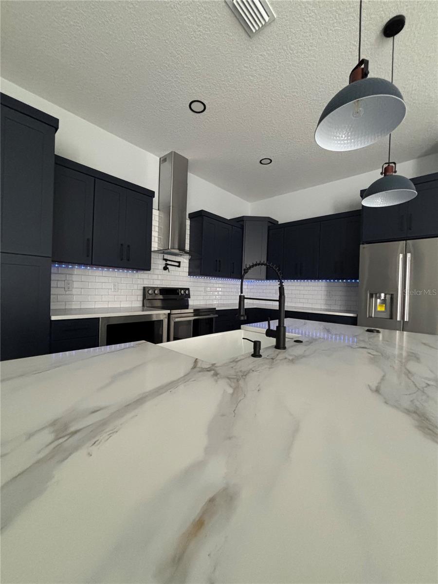 4228 Foxwood Blvd Property Photo 8