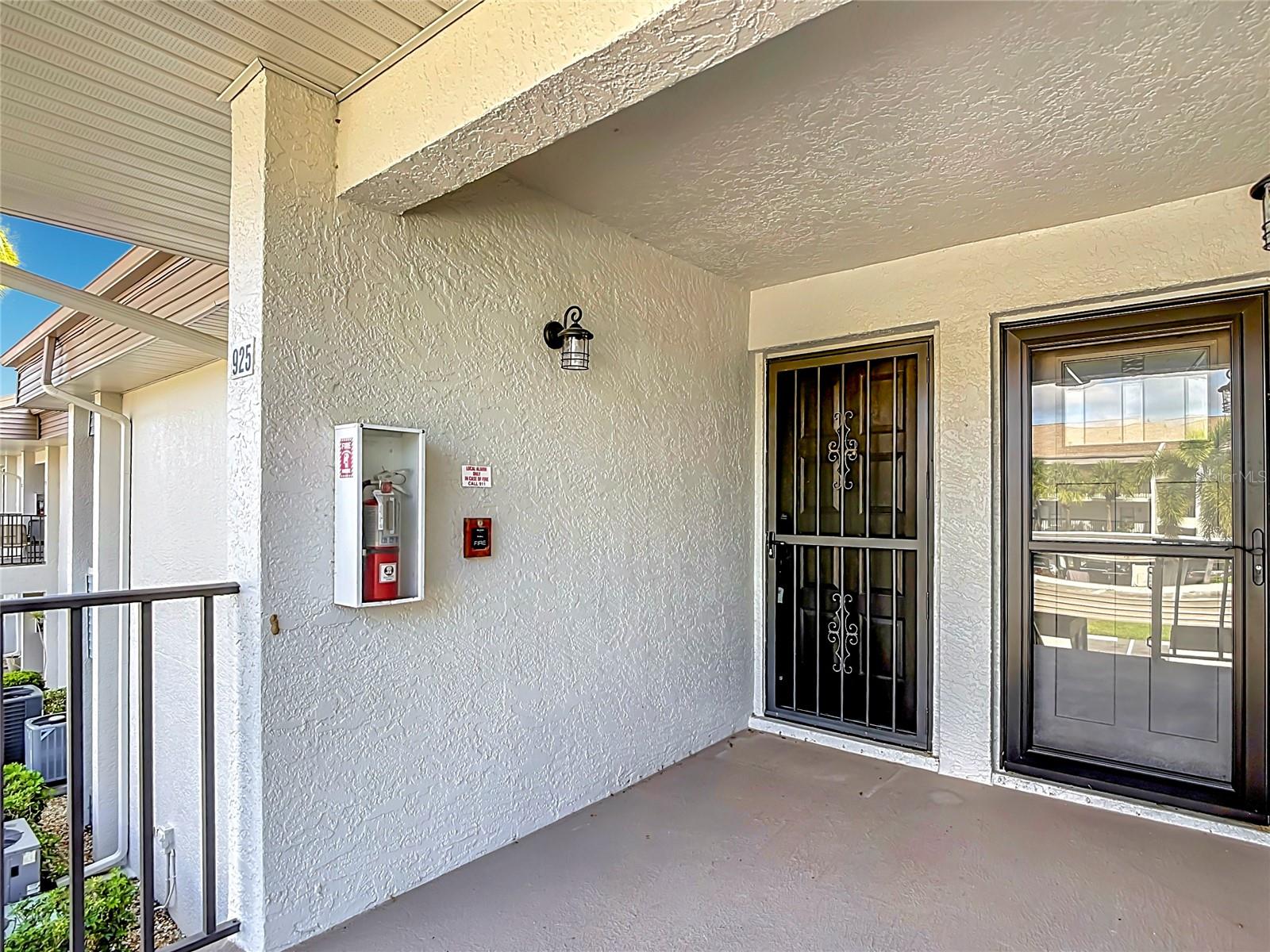 5925 Trailwinds Dr #925 Property Photo 3