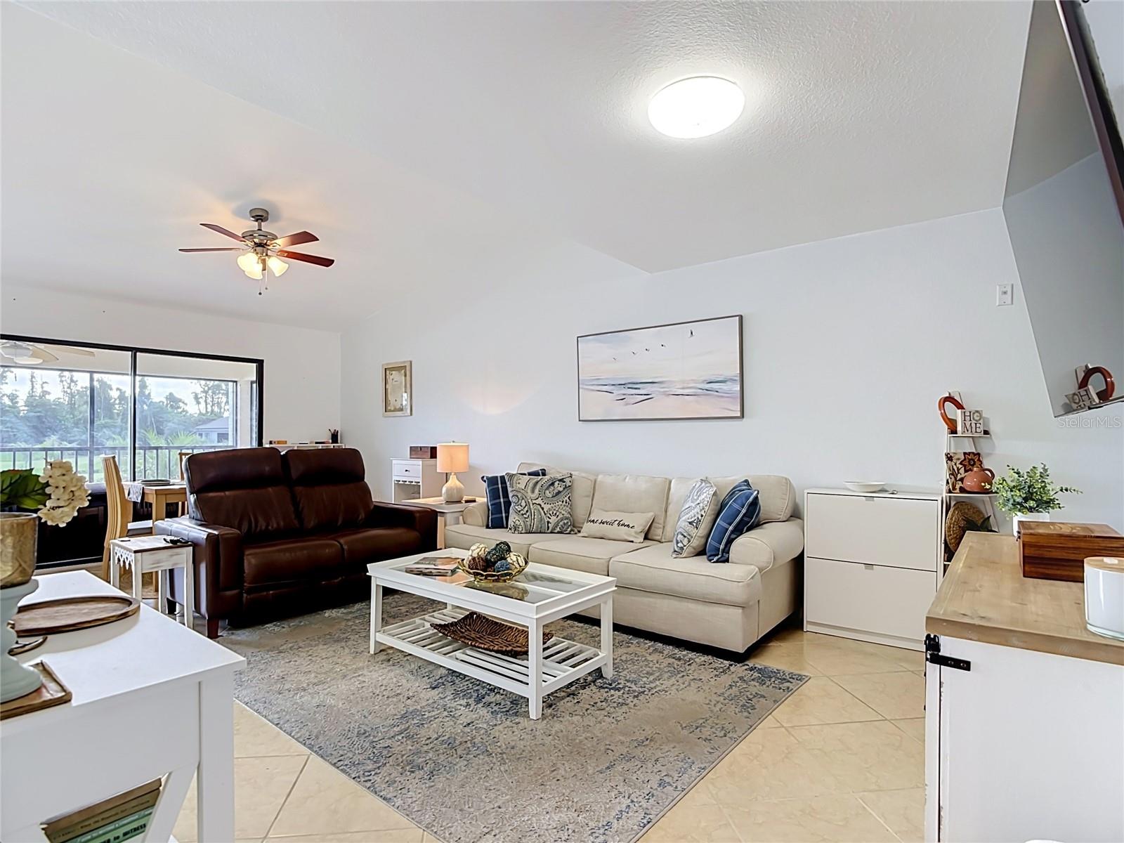 5925 Trailwinds Dr #925 Property Photo 5