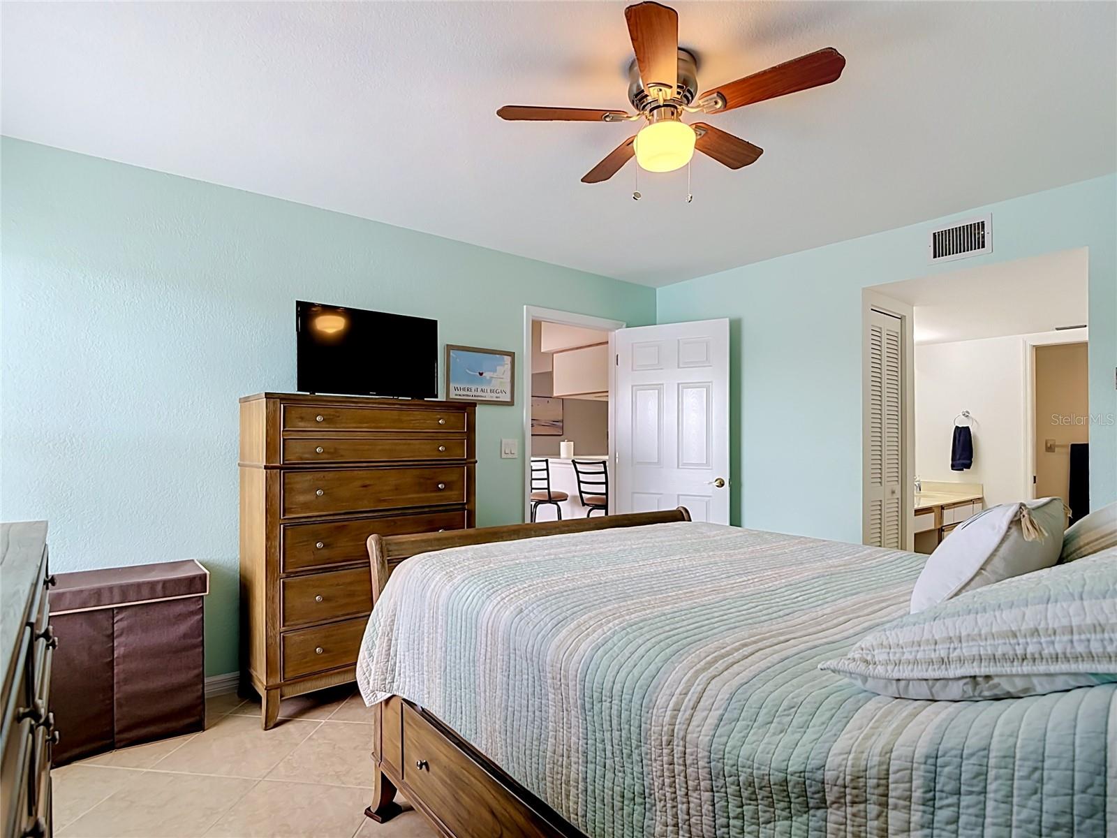 5925 Trailwinds Dr #925 Property Photo 20