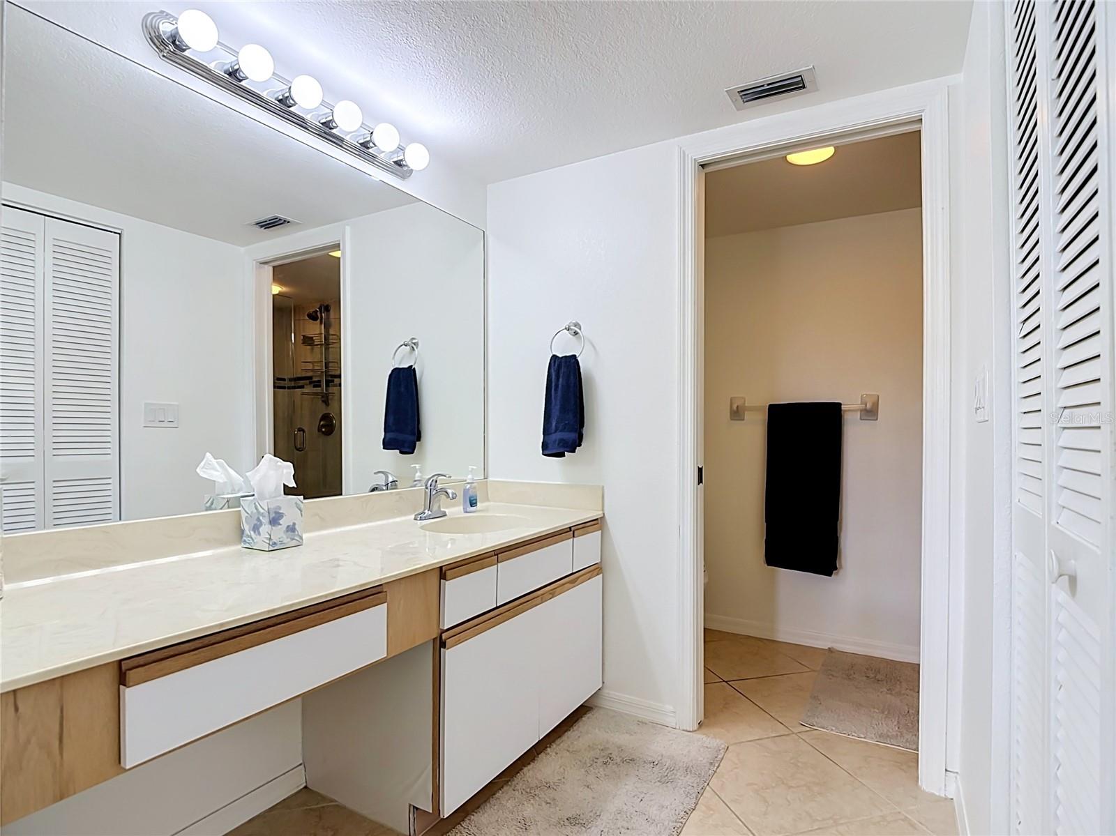 5925 Trailwinds Dr #925 Property Photo 21