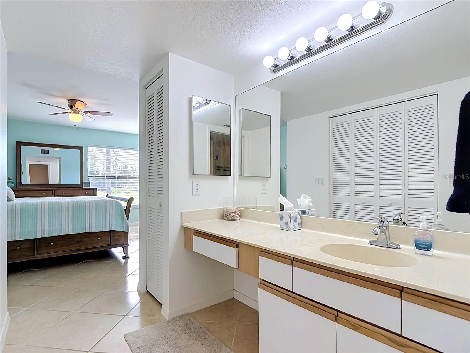 5925 Trailwinds Dr #925 Property Photo 23