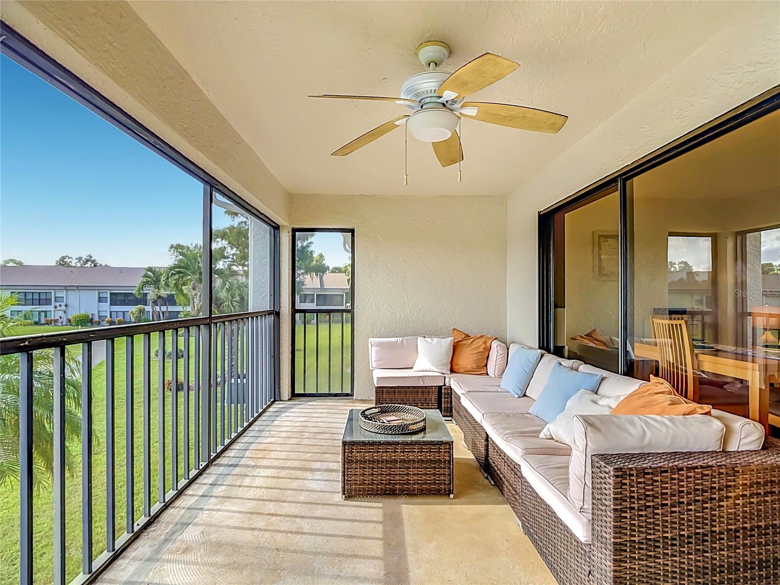 5925 Trailwinds Dr #925 Property Photo 32