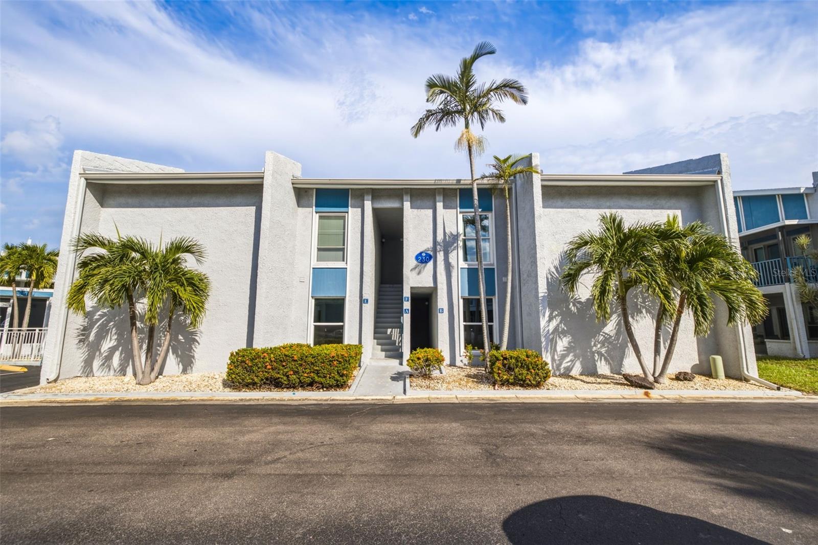 230 Medallion Blvd #f Property Photo 3