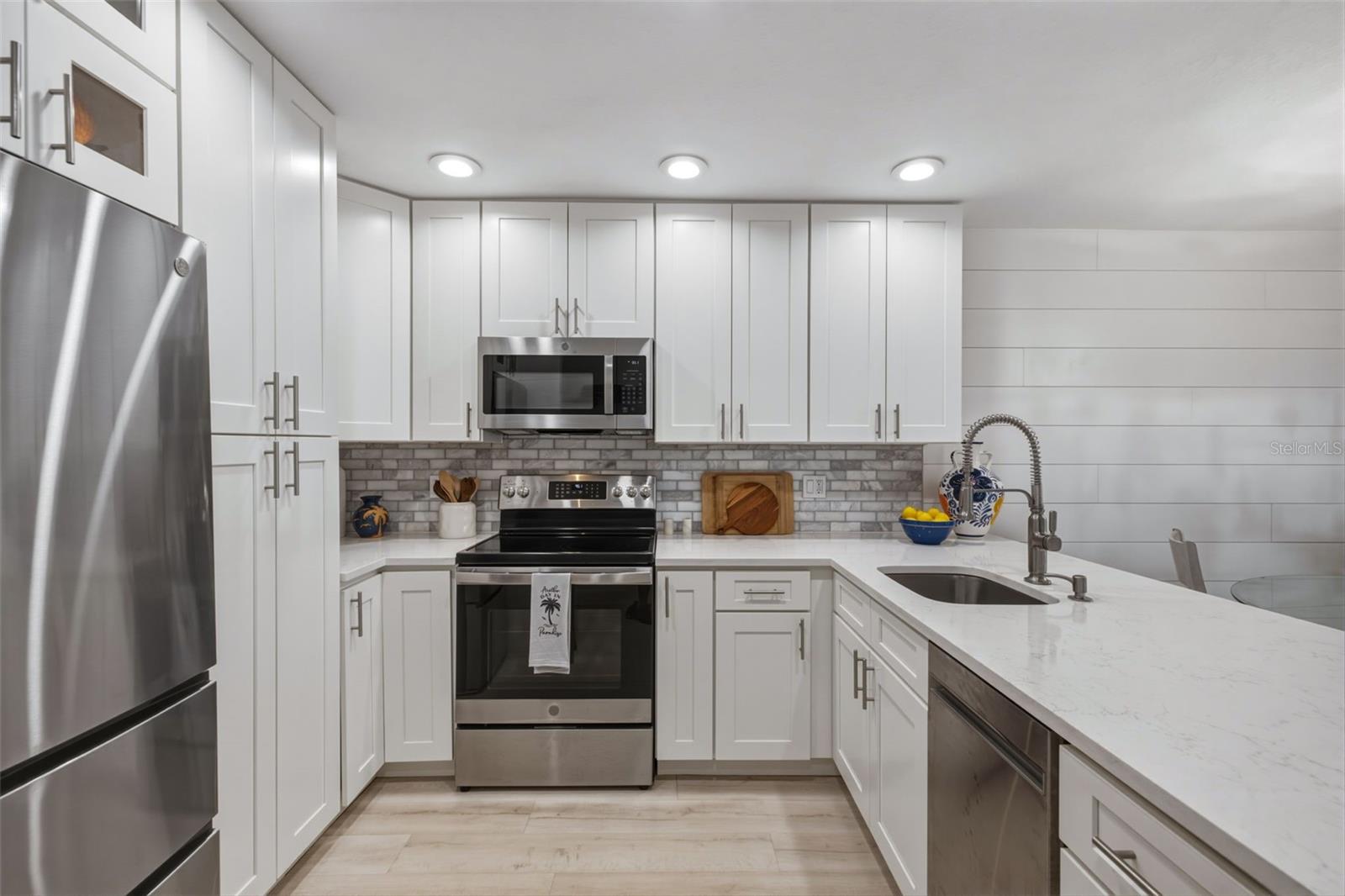 230 Medallion Blvd #f Property Photo 5