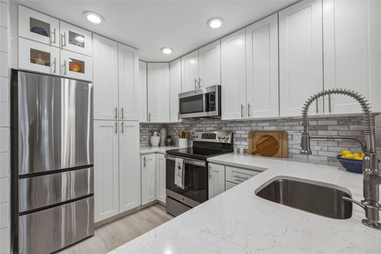 230 Medallion Blvd #f Property Photo 6