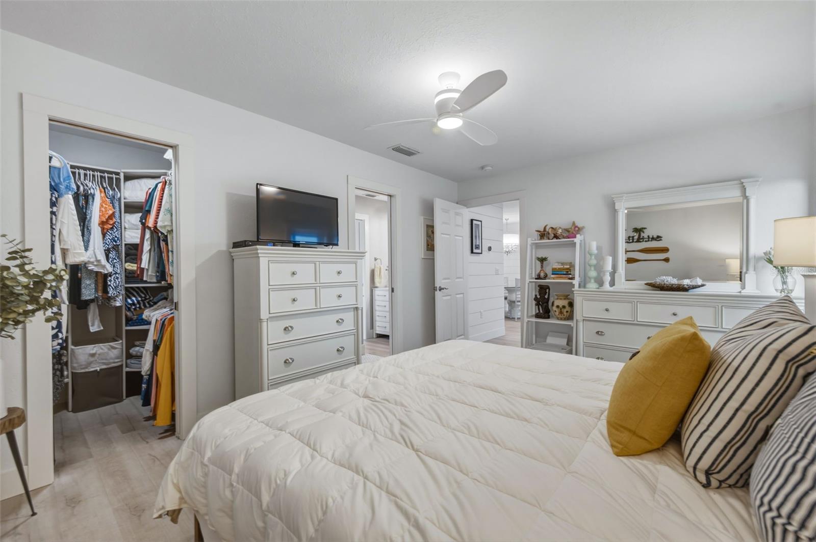 230 Medallion Blvd #f Property Photo 17