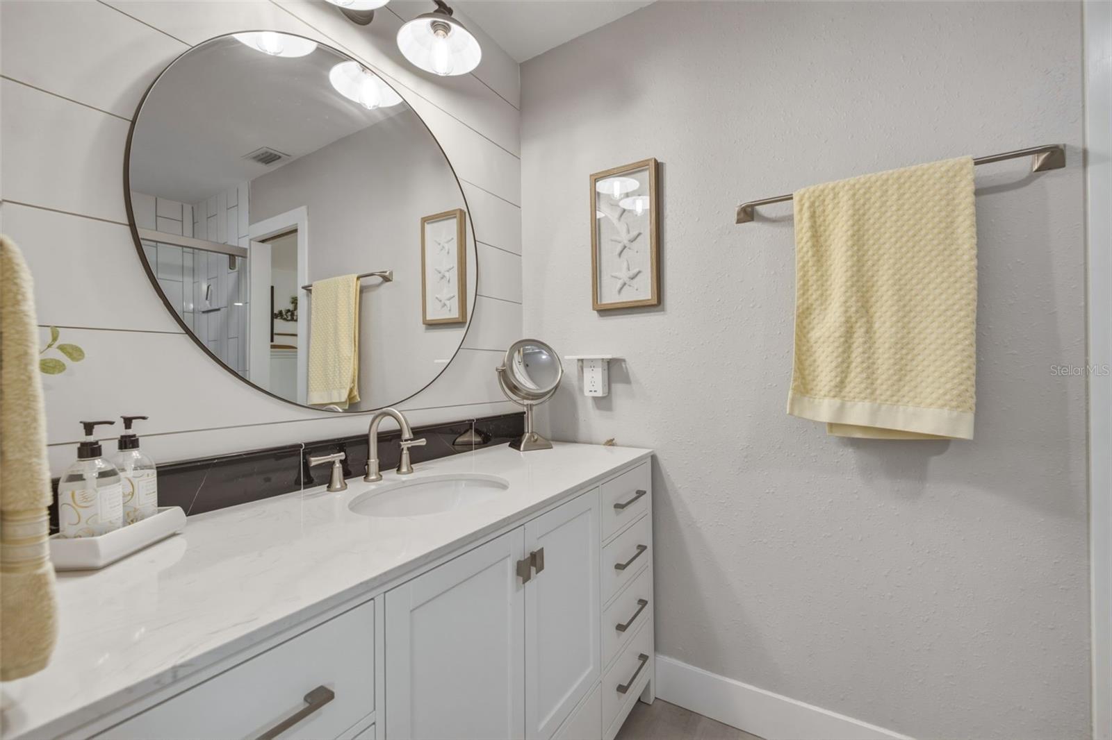 230 Medallion Blvd #f Property Photo 18