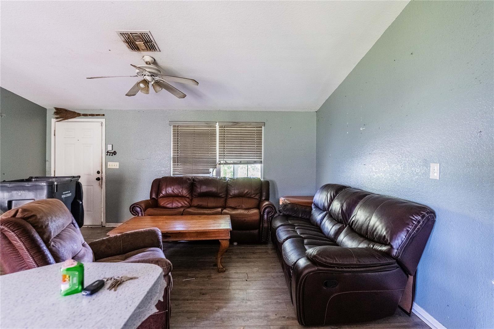 276 Taylor St Property Photo 4