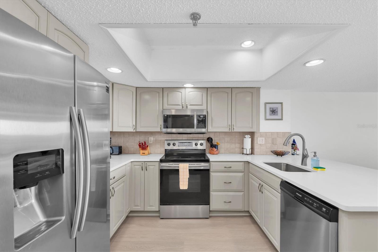 14710 Gulf Blvd #206 Property Photo 12