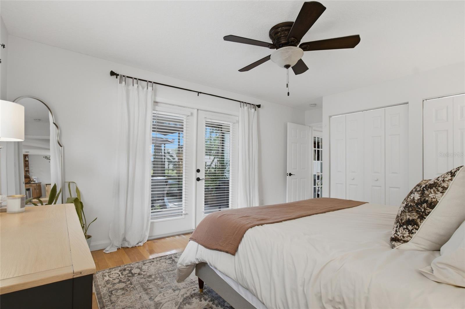 3211 Coventry N Property Photo 11