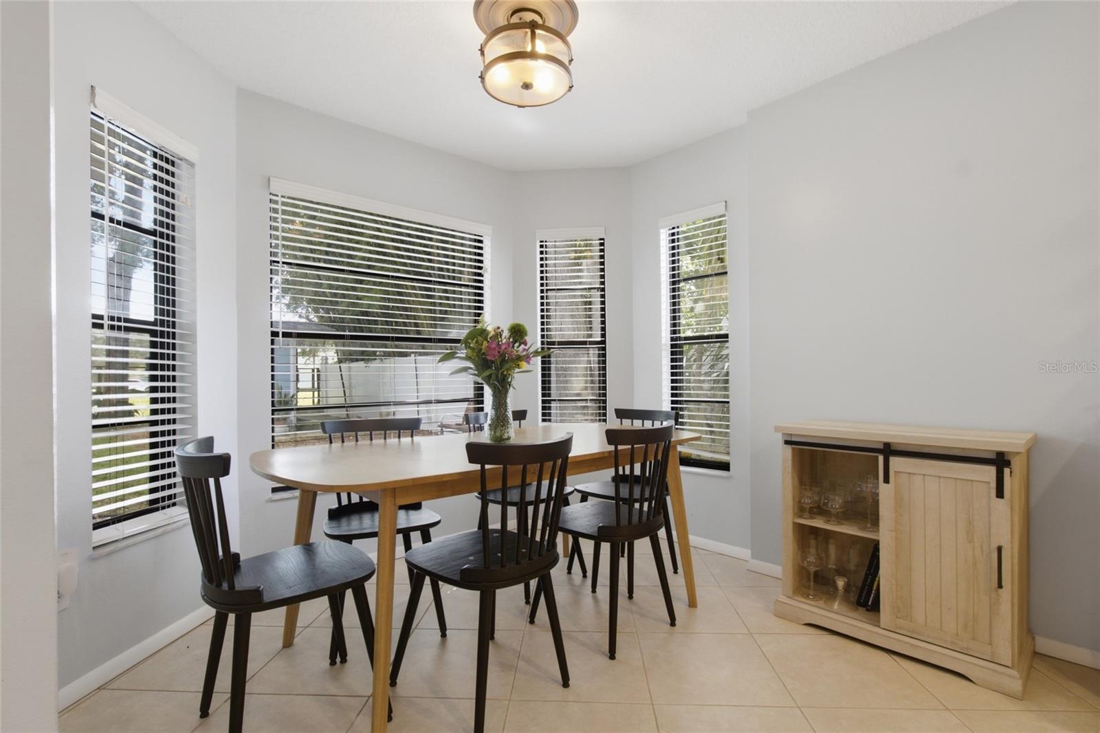 3211 Coventry N Property Photo 14