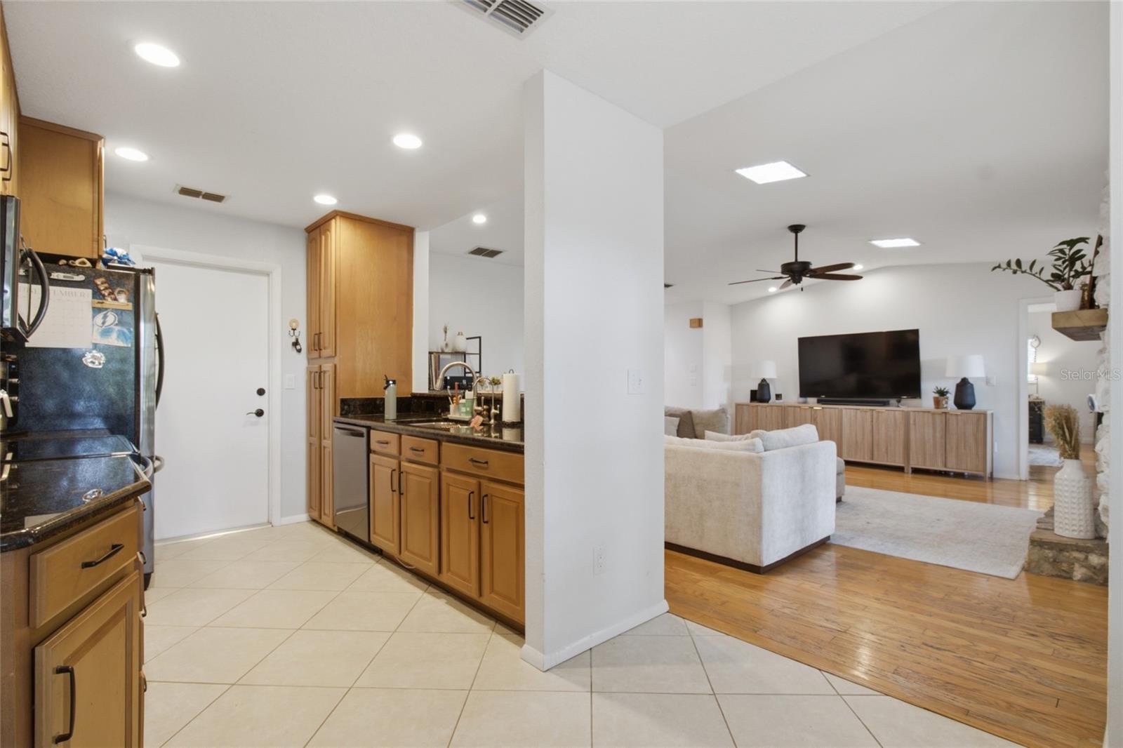 3211 Coventry N Property Photo 16