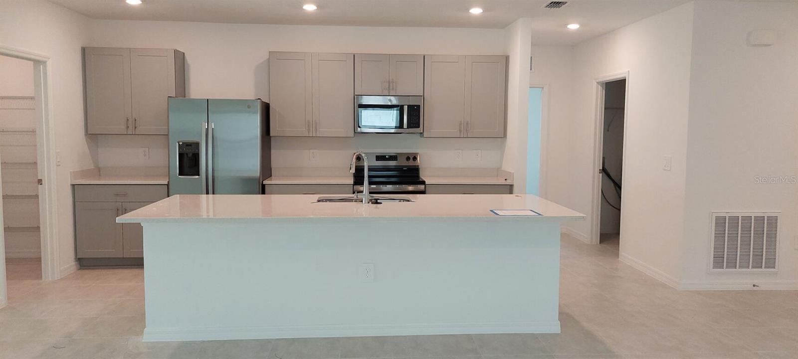 13490 Tropical Breeze Way Property Photo 4