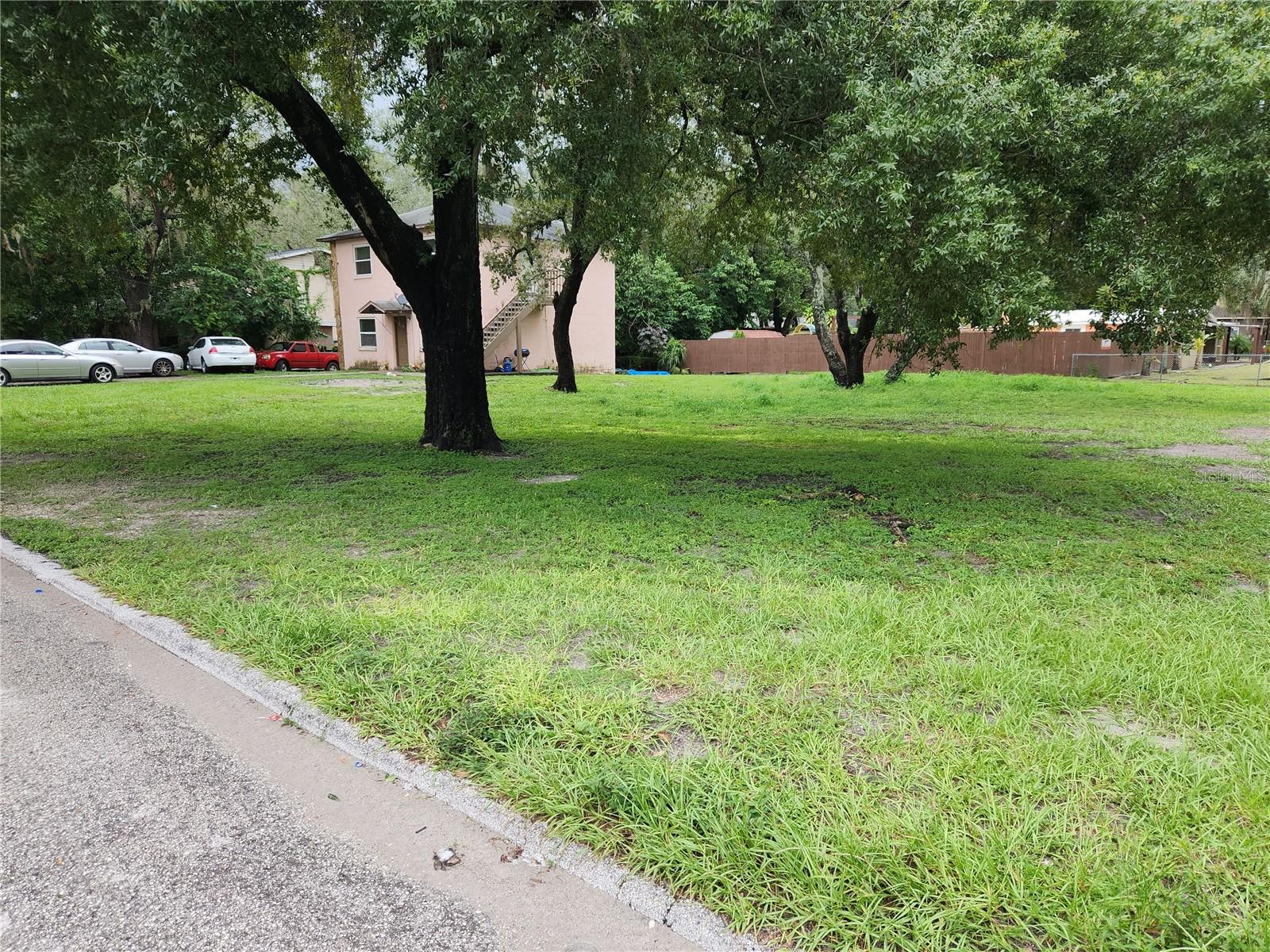 1006 E Poinsettia Ave Property Photo 2