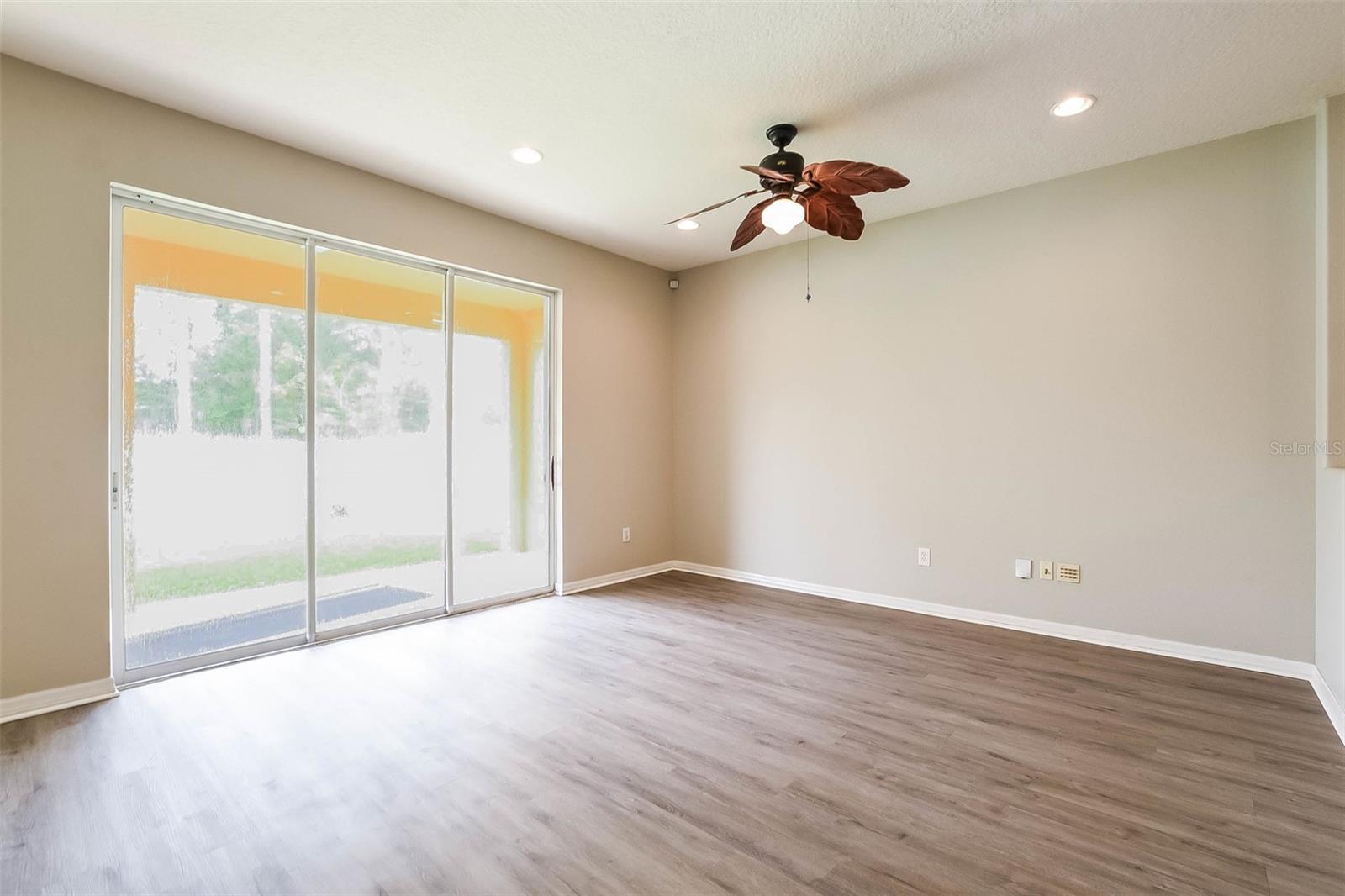 9849 Moss Rose Way Property Photo 5
