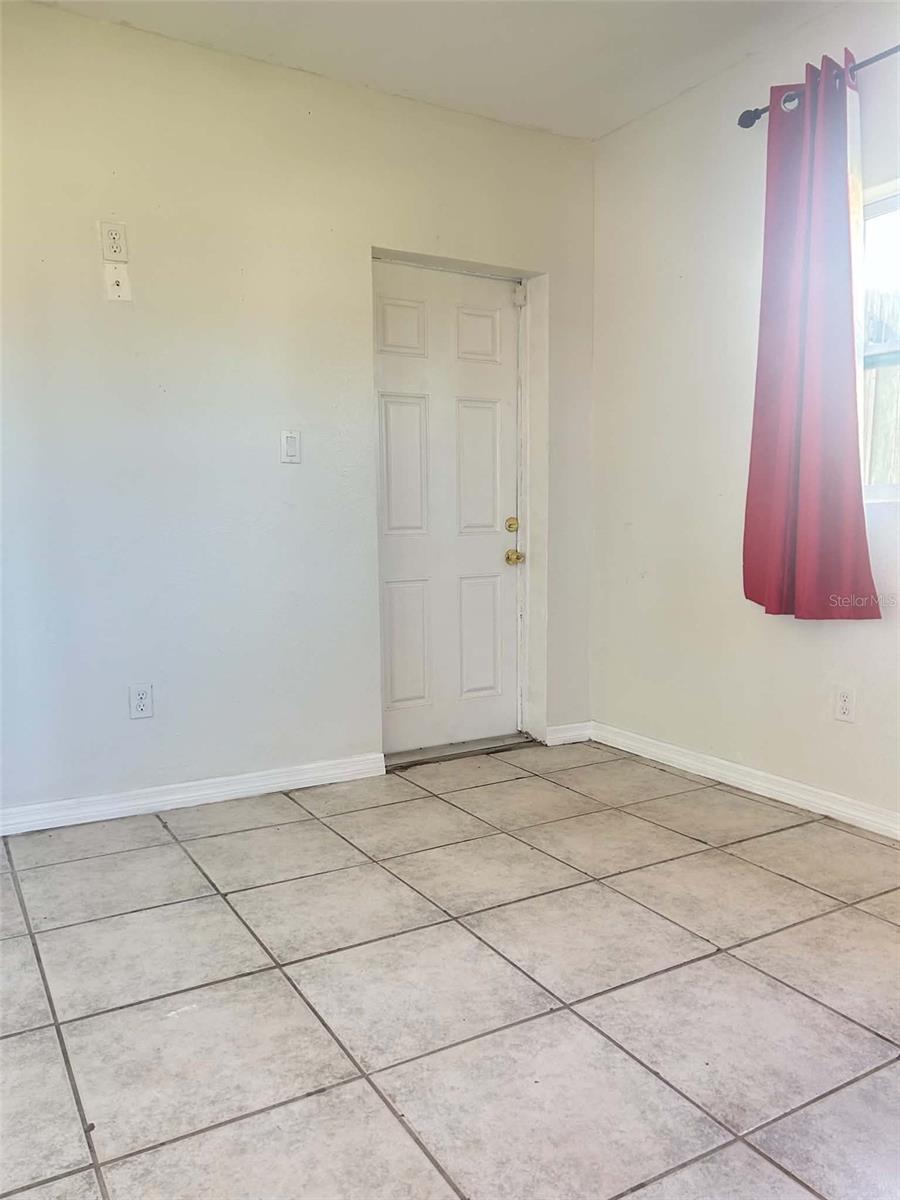 815 Juniper Ln Property Photo 4